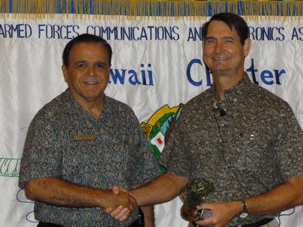 Cory Lindo (l), chapter president, joins speaker Randy Cieslak, chief information officer, U.S. Pacific Command, at the November luncheon.