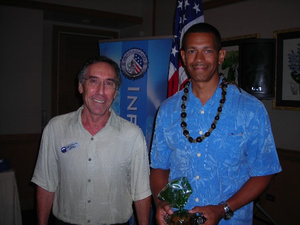Jeff Bloom, chapter vice president (l) and guest speaker, Edward Arias, supervisory special agent, Federal Bureau of Investigation, Honolulu Division, in May.