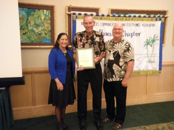 HAWAII— Adm. Dick Macke, USN, (Ret.), (c), receives the Distinguished Life Membership Award from Chapter Chairman of the Board and Past President Cynthia Pacheco and Regional Director Ed Ryglewicz (r) in June.