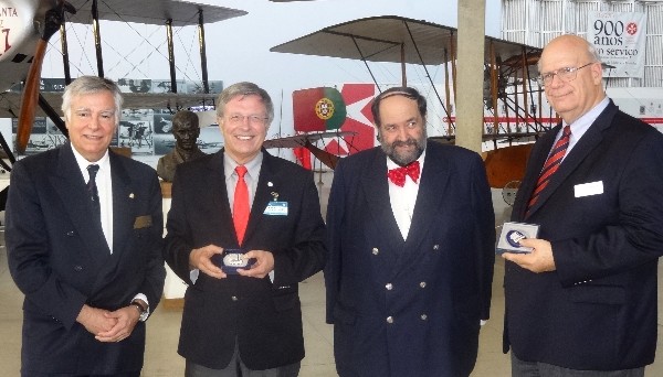 In October, Rear Adm. Carlos Rodolfo, PRT NA (Ret.) (l), chapter president and regional vice president for the Atlantic Region, presents the chapter’s 25th anniversary commemorative stone to Maj. Gen. Klaus-Peter Treche, GEAF (Ret.) (2nd from l), general manager of AFCEA Europe, while Professor Carvalho Rodrigues (2nd from r), chairman of the chapter board, presents a stone to Kent Schneider, president and chief executive officer, AFCEA International.