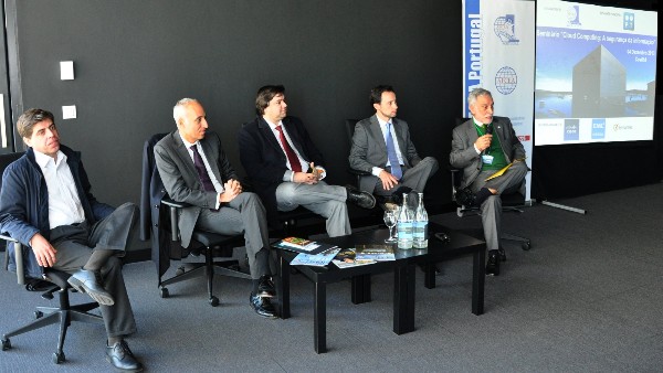 At the December seminar on cloud computing, Rear Adm. Carmo Durao, PRT NA (r), chaired the industry presentation panel with the speakers (l-2nd from r) Vitor Batista, EMC; Joao Cabecinha, Portugal Telecom (PT); Miguel Gomes, Symantec; and Manuel Pil, Cisco.
