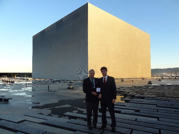 Rear Adm. Carlos Rodolfo, PON (Ret.) (l), chapter president, thanks Joao Dolores, head of the Cloud Business Unit, Portugal Telecom (PT), for hosting the event and allowing participants to visit the PT data center.