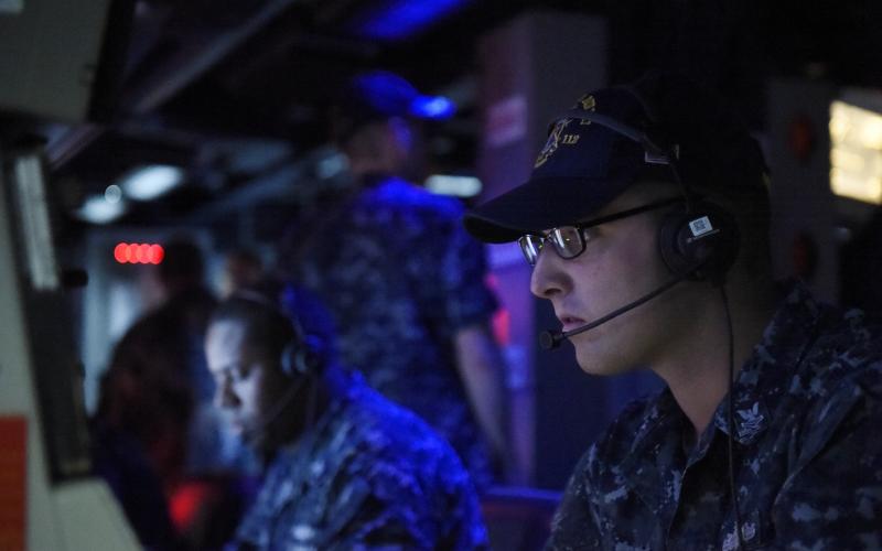 A U.S. sailor aboard the guided-missile destroyer USS Michael Murphy participates in an Office of Naval Research demonstration of improved training programs that combine software and gaming technology to help naval forces plan diverse missions and operations. Sailors learn to interact with artificially intelligent forces in a number of virtual settings and train for multiple missions simultaneously.