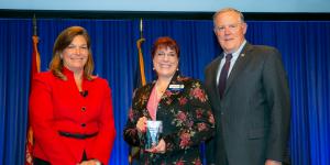 Col. Kathy Swacina, USA (Ret.) (c), receives the 2019 Women’s Appreciation Award from DeEtte Gray, AFCEA chairwoman of the board, and Lt. Gen. Robert Shea, USMC (Ret.), AFCEA president and CEO.