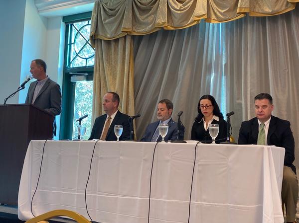 At the November event, the Program Executive Office (PEO) Command Control Communications-Tactical (C3T) and the Network Cross-Functional Team (CFT) Panel is moderated by Paul Mehney, director of Public Communications (l).