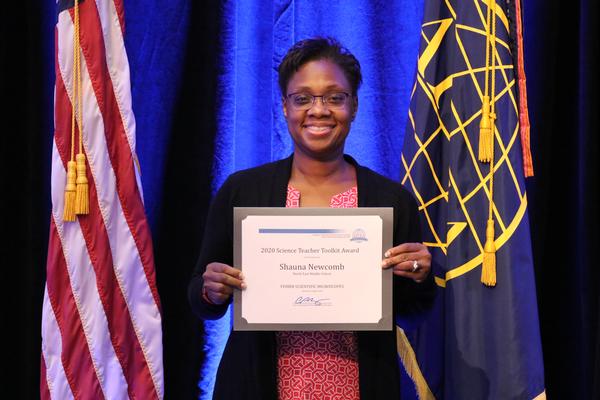 Shauna Newcomb from North East Middle School, North East, Maryland, receives the Science Teacher Tool Kit Award at the August dinner.