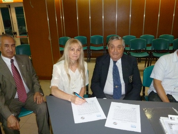 Rear Adm. Emilio Nigoul, ARA (Ret.), chapter president, and Maria Daniela Lopez de Luise, Ph.D., IEEE president, sign the agreement in December.