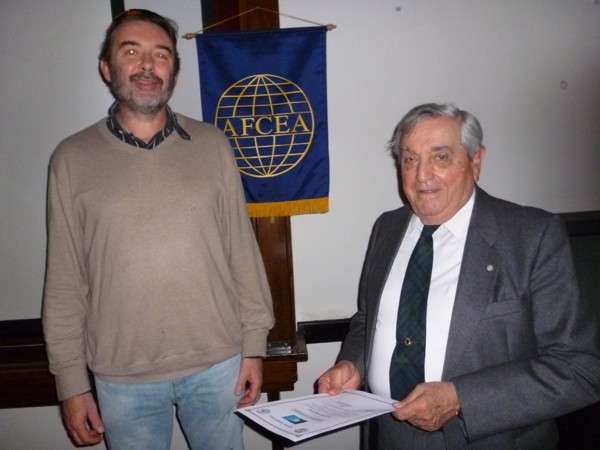 Juan Pablo Paz, Ph.D., senior researcher at the National Council of Scientific and Technical Research (l) receives a certificate of recognition from Rear Adm. Emilio Nigoul, ARA (Ret.), chapter president, at the conference in June.