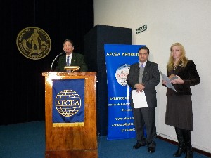 Luis Valle (l), Enrique Zothner and María Muscio welcome attendees to the course on digital terrestrial television in June.