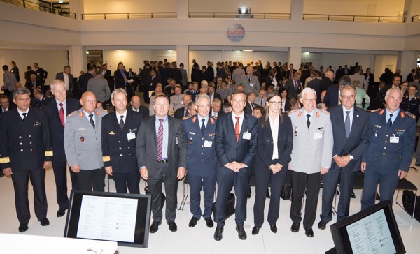 Following tradition, high-ranking speakers and guests at the co-hosted Koblenz Information Technology Symposium in September gather for a photo.