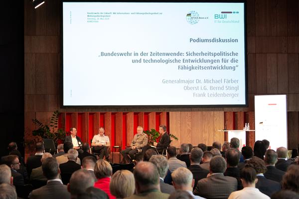 During the May event, Lt. Gen. Frank Leidenberger (Ret.), Maj. Gen. Michael Färber, Col. Bernd Stingl and Jochen Reinhardt engage in a panel discussion.