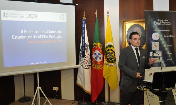 Luis Trindade, chapter president, delivers a presentation about the Covilha Student Chapter during the June meeting.