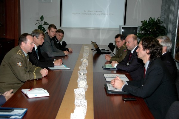 Members of AFCEA International, the chapter and AFCEA student club at the University of Defense meet with officials at the university.
