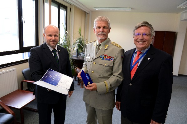 Meeting in September in Brussels are (from l) Petr Jirásek, AFCEA regional vice president, Central Eastern Europe and Baltic; Gen. Petr Pavel, chairman of the NATO Military Committee; and Maj. Gen. Klaus-Peter Treche, GEAF (Ret.), general manager of AFCEA Europe.