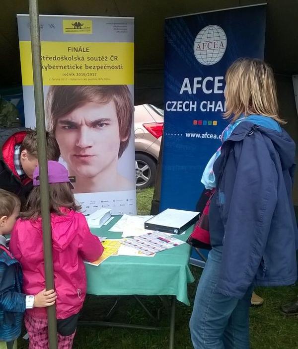 The chapter manned a table at the Children´s Day event at the Signal Corps in Lešany in September organized by the Cyber Security Working Group. 