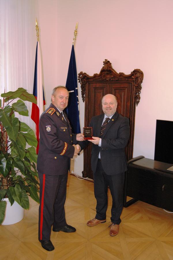 Maj. Gen. Jan Kase, chief of staff of the Military Office of the President of the Czech Republic, receives the Medal of Merit Award from Petr Jirasek, regional vice president, Central Eastern Europe, at the November meeting.