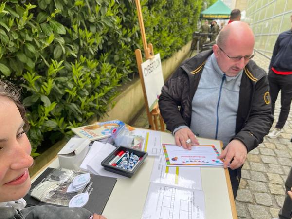 CYBERTHLON participant Martin Polak, CIMIB, registers for the May event. 