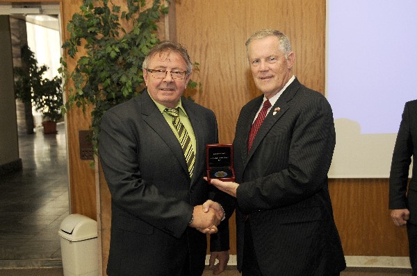Lt. Gen. Robert M. Shea (r), USMC (Ret.), AFCEA president and CEO, presents a meritorious service award to Col. Ladislav Kollarik, Slovak Armed Forces (Ret.), chapter vice president, during the Future Crises Conference in October.