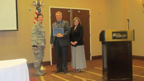 Lt. Col. Brenda Oppel, USAF, chapter vice president of programs (l), and Linda Skinner, chapter president, thank Dr. Skinner for speaking at the August luncheon.