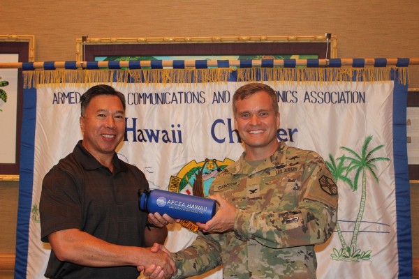 Chapter Executive Vice President Barry Fong (l) thanks guest speaker Col. Stephen Dawson, USA, commander, U.S. Army Garrison-Hawaii, for his presentation at the April chapter luncheon.