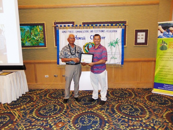 Dwight Bartolome, Executive of the Month (l), receives a certificate from Muller in October.