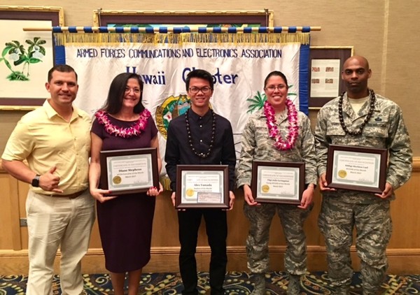 Muller recognizes the chapter's March award winners, including (l-r) Diana Stephens of Hawaiian Telcom, Executive of the Month; Yamada; Tech. Sgt. Julie Levingston, USAF, Defense Information Systems Agency Pacific Field Command (DISA PAC), Young AFCEAN of the Month; and Senior Master Sgt. Sheldon Curl, USAF, DISA PAC, AFCEAN of the Month.
