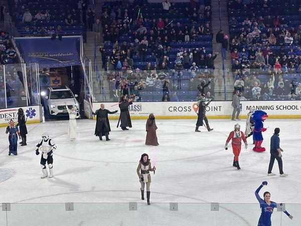 Star Wars characters take the ice!