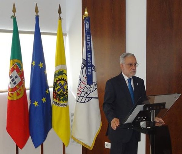 Chapter President Mario C. Durao gives the opening presentation at the October seminar.