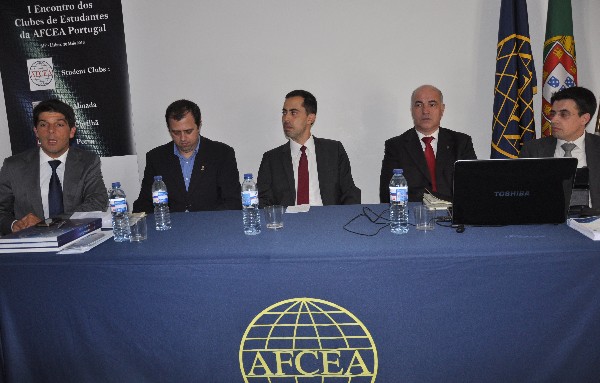 Participating in an industry panel at the May event are (c, then l-r): moderator John Rodrigues of INOV INESC Inovacao; José Neves of GMV; Rui Santos of ESRI Portugal; Paulo Almeida of Rhode & Schwarz; and Victor Batista of INDRA. 