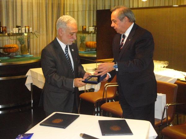 The admiral and Aires make an "exchange of offers" after signing the protocol at the February dinner.