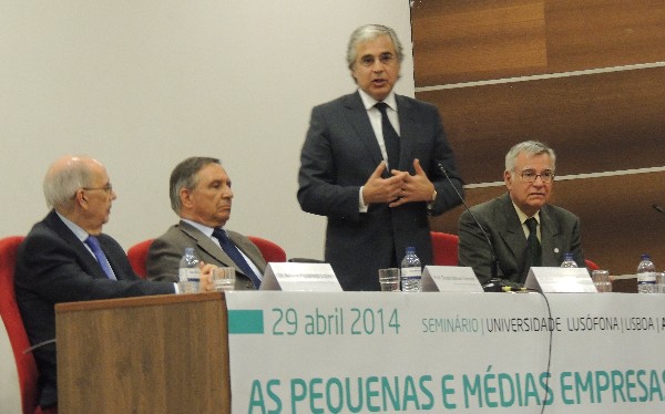 Jose Pedro Aguiar-Branco (2nd from r), minister of national defense, speaks at the seminar's closing in April along with António Figueiredo Lopes (l), EuroDefense-Portugal president, Manuel Damasio (2nd from l), Ph.D., president of Universidade Lusofona; and Rear Adm. Carlos Rodolfo, PRT NA, chapter president.