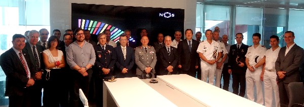 During a June tour of the Convergence Centre of NOS COMUNICA in Portugal, participants ask questions and get a behind-the-scenes view of operations. 