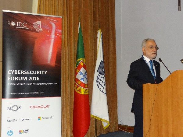 Chapter President Mario C. Durao welcomes attendees of the cybersecurity forum held jointly by the chapter and IDC Portugal in May.  