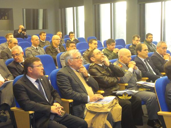 Around 35 attendees including heads of the IT departments in the three branches of the Portuguese Armed Forces attend the December event on cloud computing. 