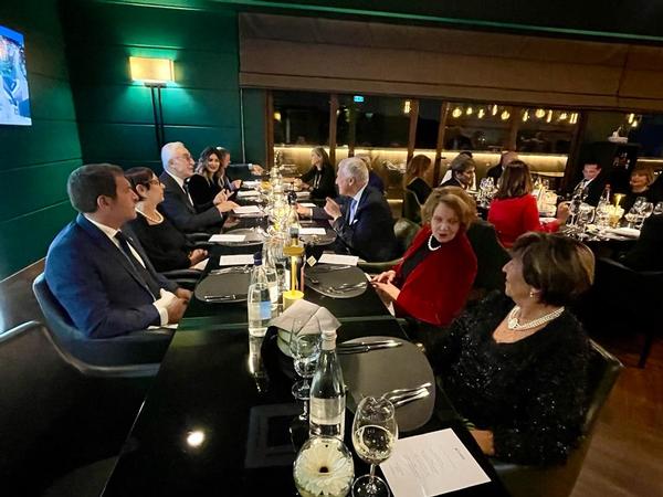 Members chat and mingle at the year-end dinner held in November at Le Roof Restaurant in Rome.