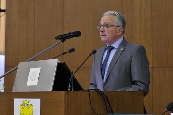 Maj. Gen. Erich Staudacher, GEAF (Ret.), general manager, AFCEA Europe, provides his opening speech at the June event.