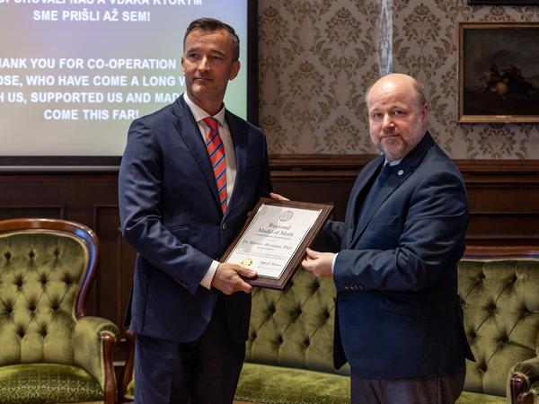 At the May event, Jirasek presents Col. Brvnistan with the Regional Medal of Merit Award.