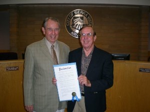 Bob Strain (l), mayor of Sierra Vista and chapter member, presents a city proclamation to Larry Bingaman, exhibition chairman, during the Command, Control, Communications, Computers and Intelligence Systems Technology (C4IST) Exhibition in October.

