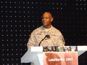 Col. Newman thanks the audience for attending the chapters luncheon at the August LandWarNet 2007 conference.