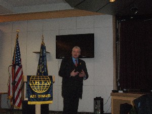 Dr. Kai Simon, associate director at Gartner Deutschland, keeps attendees focused as he talked about global trends at the January luncheon.