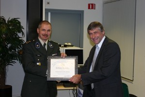 Lt. Col. Theo Sierksma, Netherlands Army (l), Command and Control Support Centre, Netherlands Ministry of Defense, receives a certificate of appreciation from van der Lelie in September.
