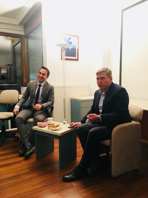 Gerçek networks with a chapter member at the December meeting.