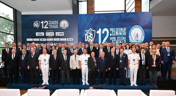 In May, a family photo celebrates the 50th anniversary of the establishment of the Naval Research Center Command.