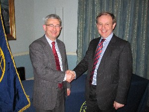 Russell Searle (r), chapter president, thanks Maj. Gen. Tim Inshaw, director of information systems and services, Ministry of Defence, following his speech at the March meeting.