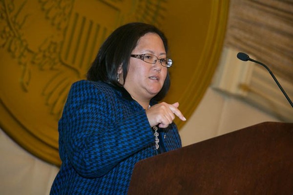 Kimberly Rice, mobility program manager, Defense Information Systems Agency, presents at the November Mobile Technology Summit.