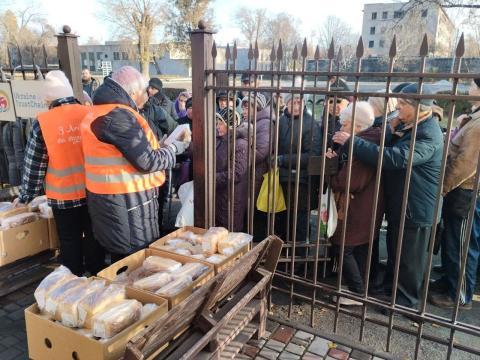 The Ukrainian Step With Hope organization‘s goal is to do more than distribute food. Officials are working to provide holistic, coordinated care over time. Credit: Step With Hope