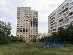 A building in downtown after Russian shelling in Kharkiv. Credit: Drop of Light/Shutterstock