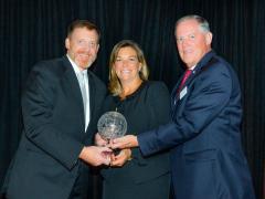 Lt. Gen. Robert M. Shea, USMC (Ret.), president and CEO, AFCEA International, and DeEtte Gray, chairwoman of AFCEA’s board, present the David Sarnoff Award to Adm. Michael S. Rogers, USN (Ret.).
