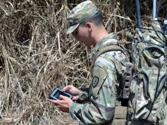 An electronic warfare specialist trains on the Versatile Radio Observation and Direction system at Schofield Barracks, Hawaii. Credit: Staff Sgt. Armando R. Limon, USA, 3rd Brigade Combat Team, 25th Infantry Division