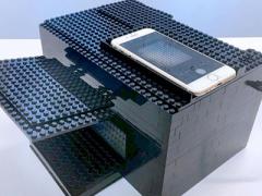 Researchers at the University of Texas at Austin have created a nerve gas detector using a smartphone, a box made of Legos and a chemical sensor. Credit: University of Texas at Austin